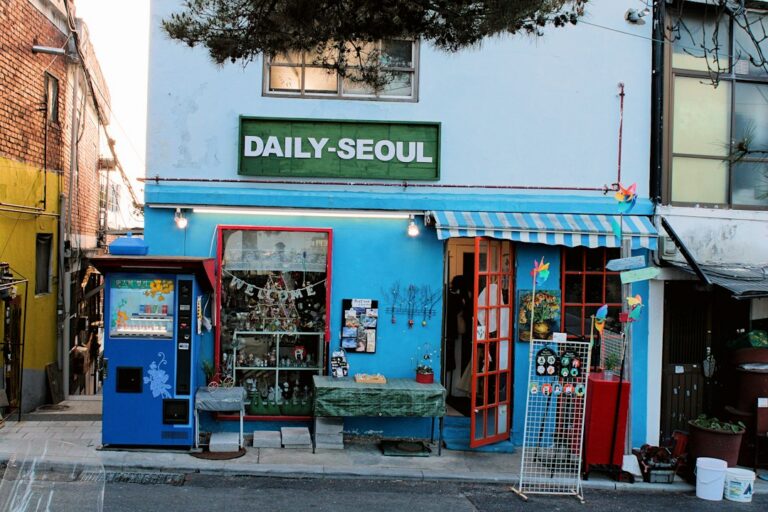 Small shop in Seoul, illustrating self-service and unmanned stores in Korea