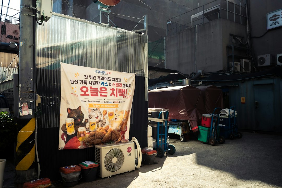 Korean fried chicken and beer, illustrating a chimaek restaurant experience in Seoul